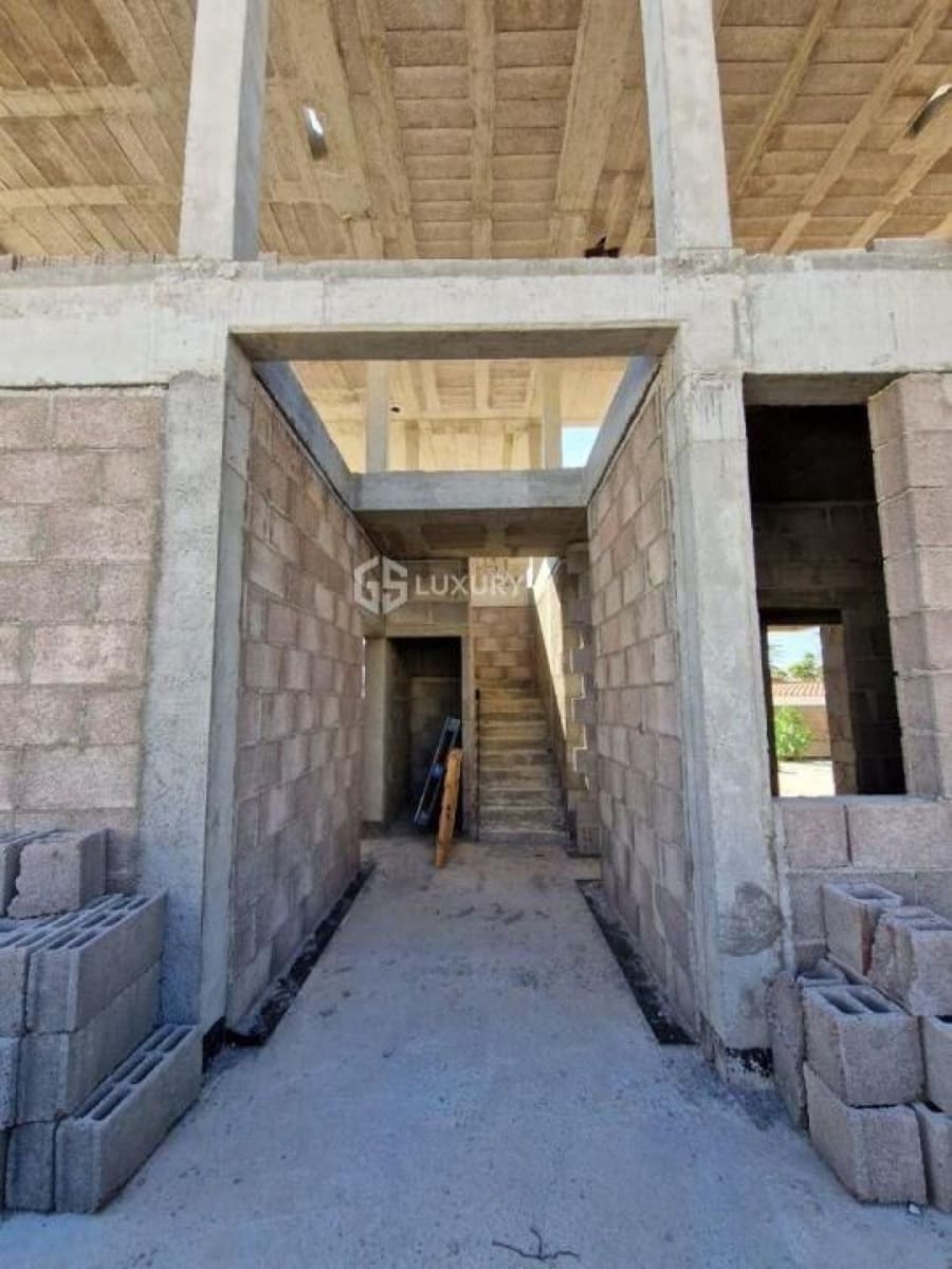 4 bedroom Villa for sale in Arona with garage - € 1,750,000 (Ref: 9676073)