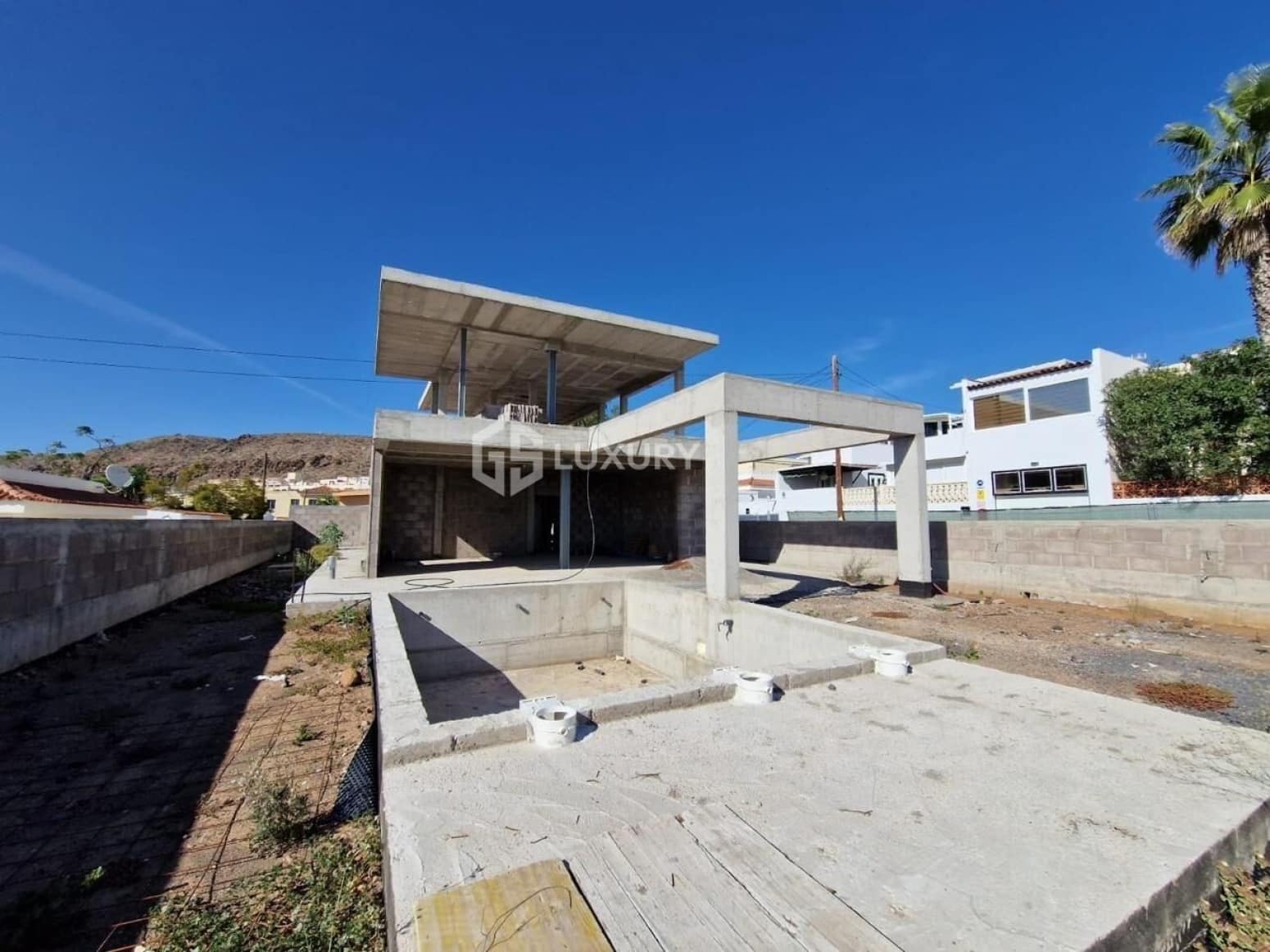 4 bedroom Villa for sale in Arona with garage - € 1,750,000 (Ref: 9676073)