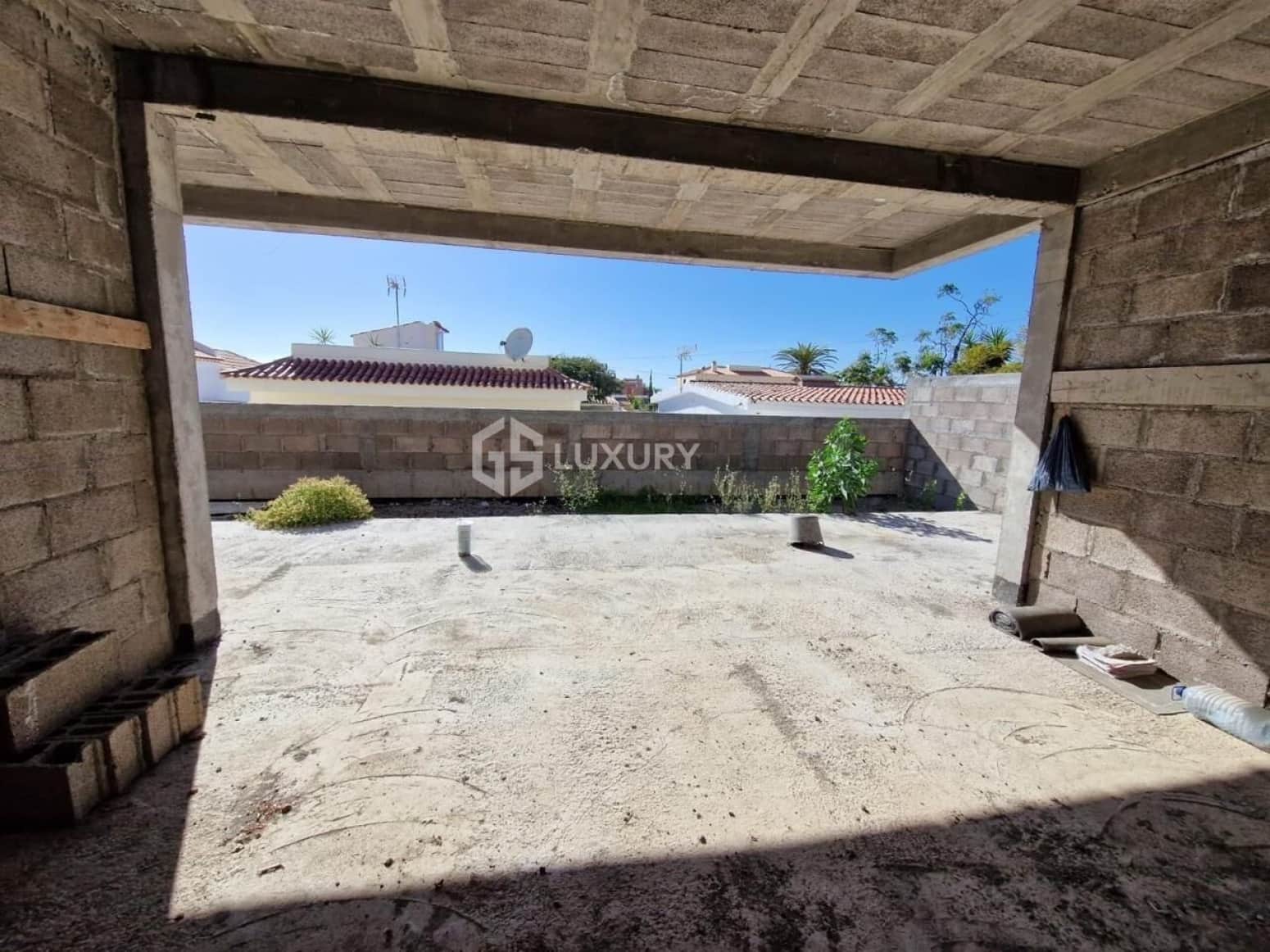 4 bedroom Villa for sale in Arona with garage - € 1,750,000 (Ref: 9676073)