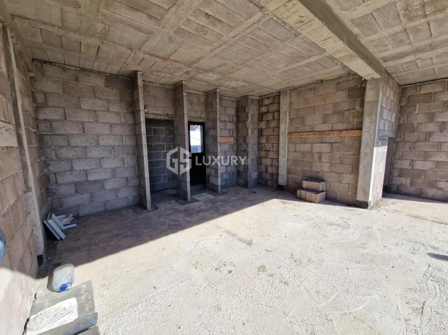 4 bedroom Villa for sale in Arona with garage - € 1,750,000 (Ref: 9676073)