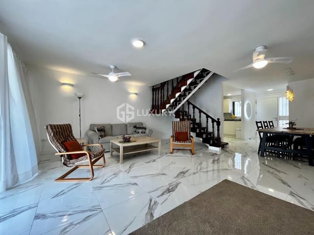 3 bedroom Villa for sale in Playa de las Americas, Arona - € 720,000 (Ref: 9676074)