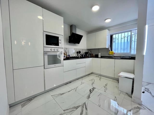 3 bedroom Villa for sale in Playa de las Americas, Arona - € 720,000 (Ref: 9676074)