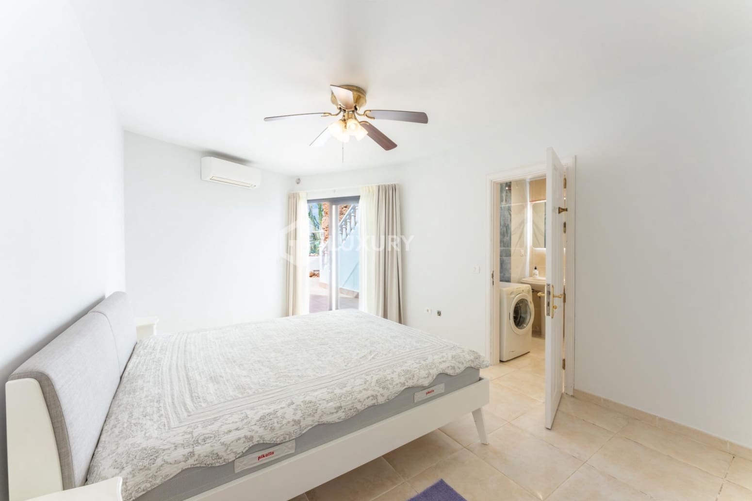 7 sypialnia Willa na sprzedaż w Adeje z garażem - 2 350 000 € (Ref: 9676077)