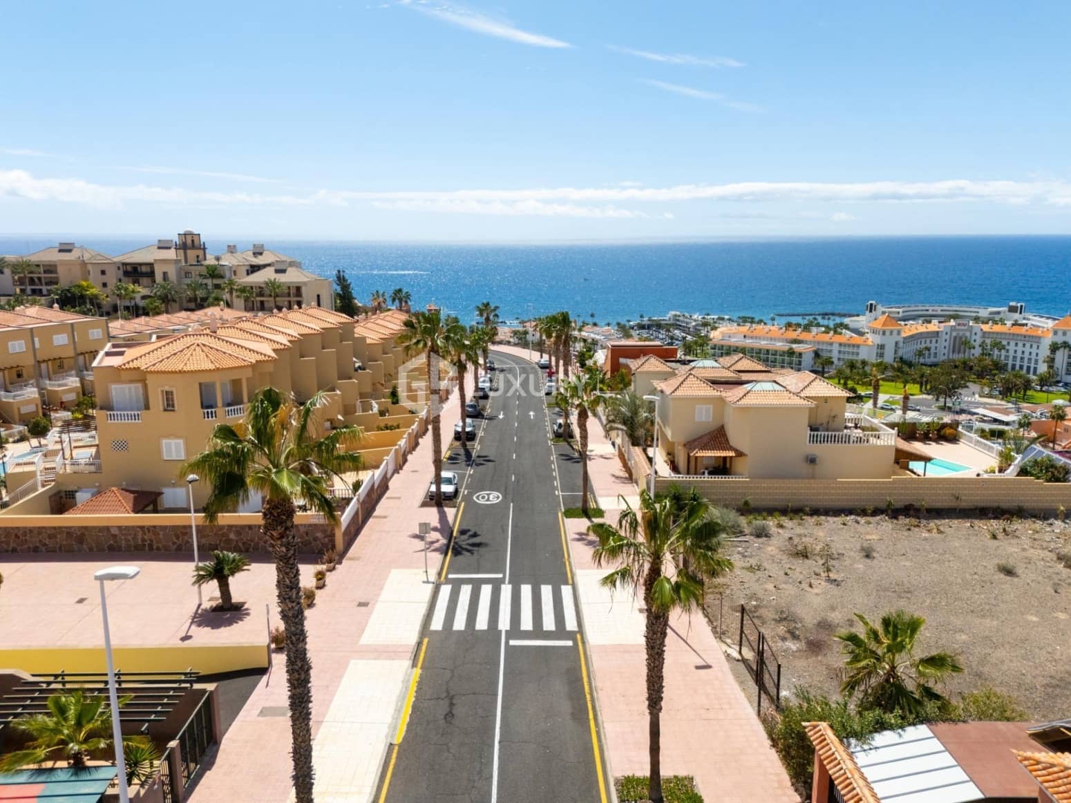 7 sypialnia Willa na sprzedaż w Adeje z garażem - 2 350 000 € (Ref: 9676077)