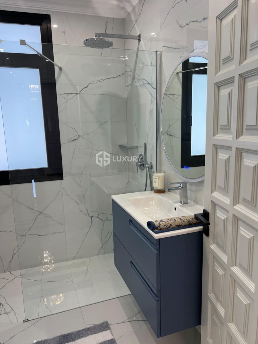 4 bedroom Villa for sale in Adeje with garage - € 2,600,000 (Ref: 9676078)