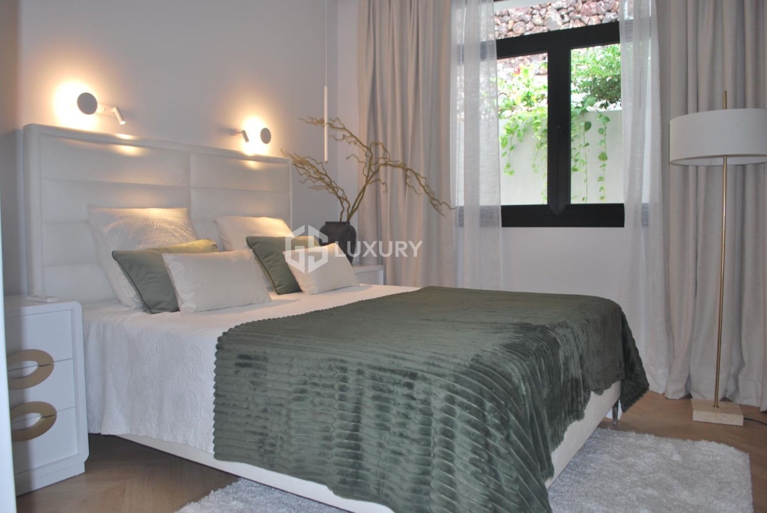 4 bedroom Villa for sale in Adeje with garage - € 2,600,000 (Ref: 9676078)