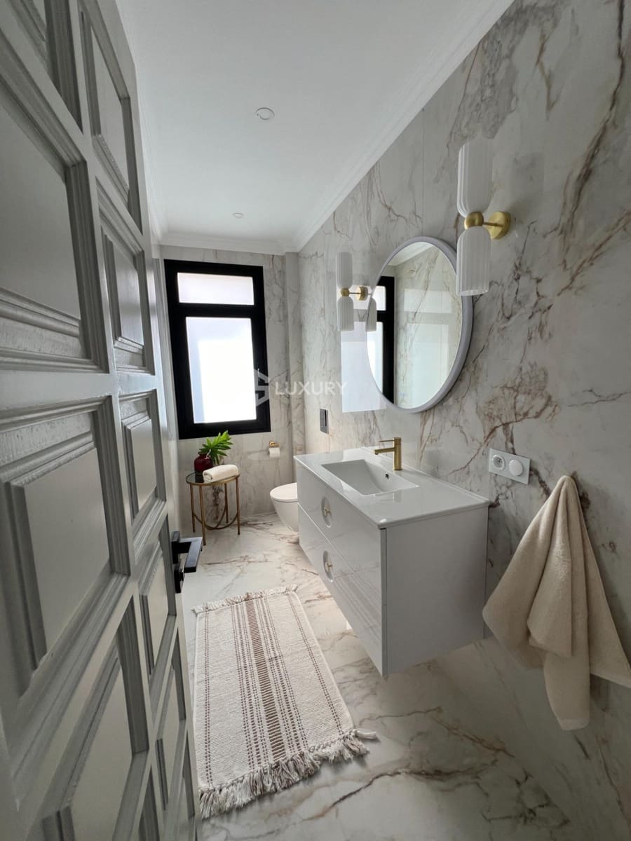 4 bedroom Villa for sale in Adeje with garage - € 2,600,000 (Ref: 9676078)