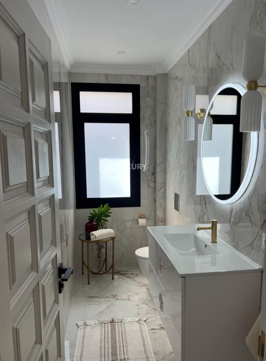 4 bedroom Villa for sale in Adeje with garage - € 2,600,000 (Ref: 9676078)