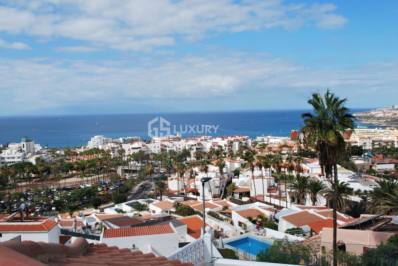 4 bedroom Villa for sale in Adeje with garage - € 2,600,000 (Ref: 9676078)