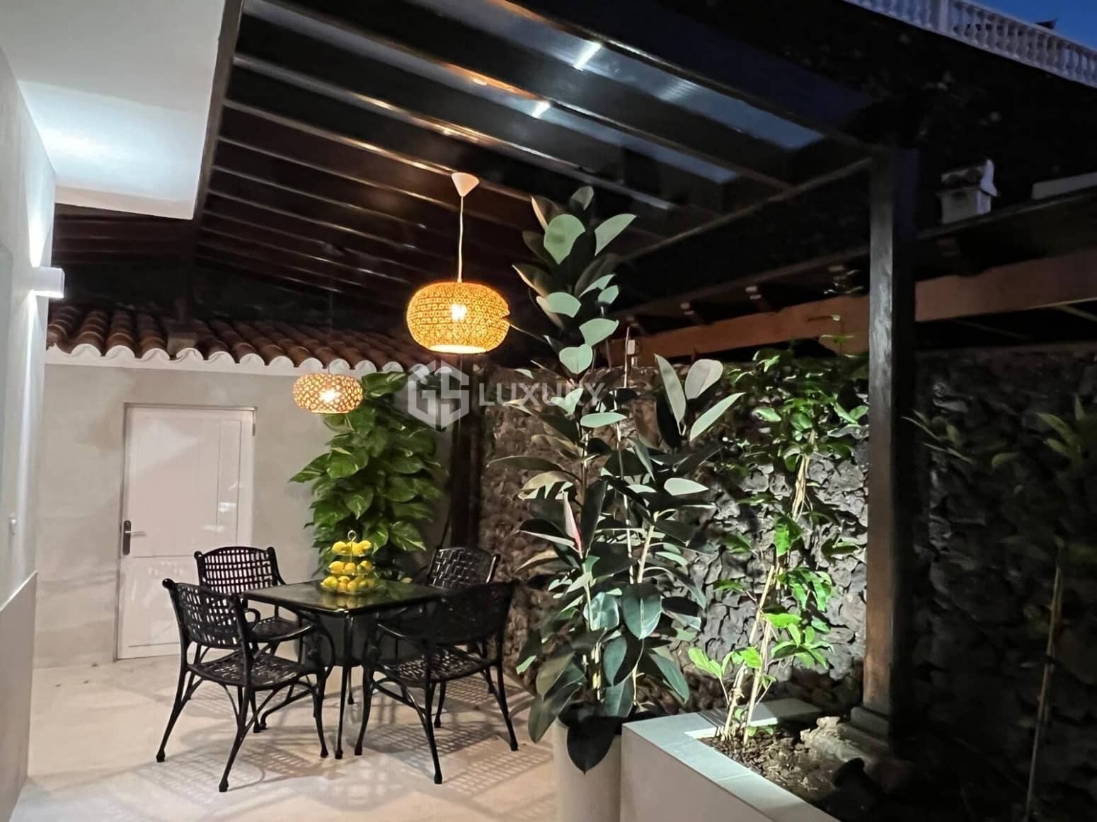 4 bedroom Villa for sale in Adeje with garage - € 2,600,000 (Ref: 9676078)