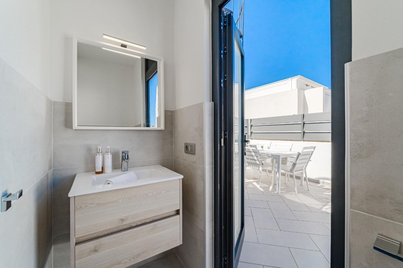 4 slaapkamer Villa te koop in Adeje met garage - € 2.450.000 (Ref: 9676080)