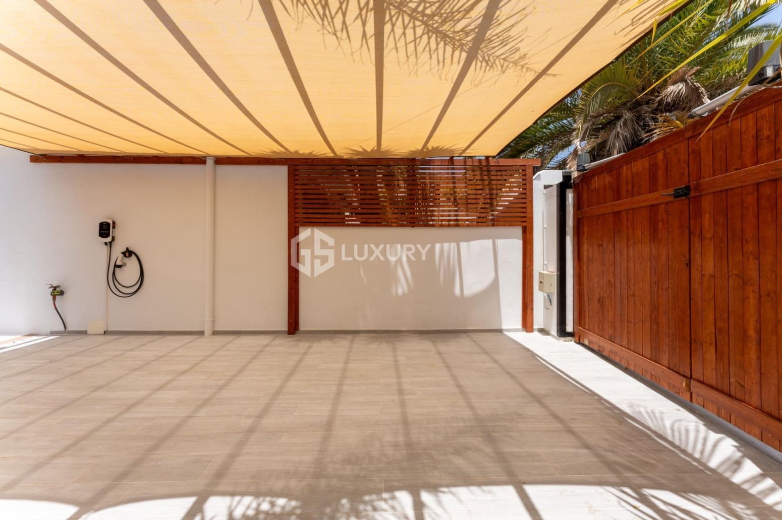 Chalet de 5 habitaciones en Arona en venta con garaje - 995.000 € (Ref: 9676084)