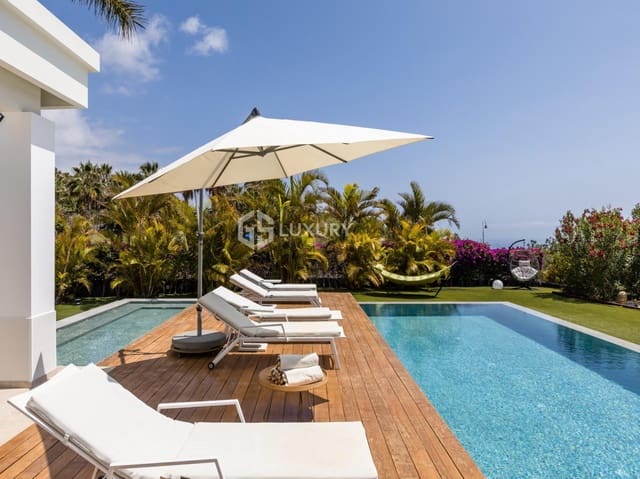 6 bedroom Villa for sale in Guía de Isora with garage - € 8,500,000 (Ref: 9676087)