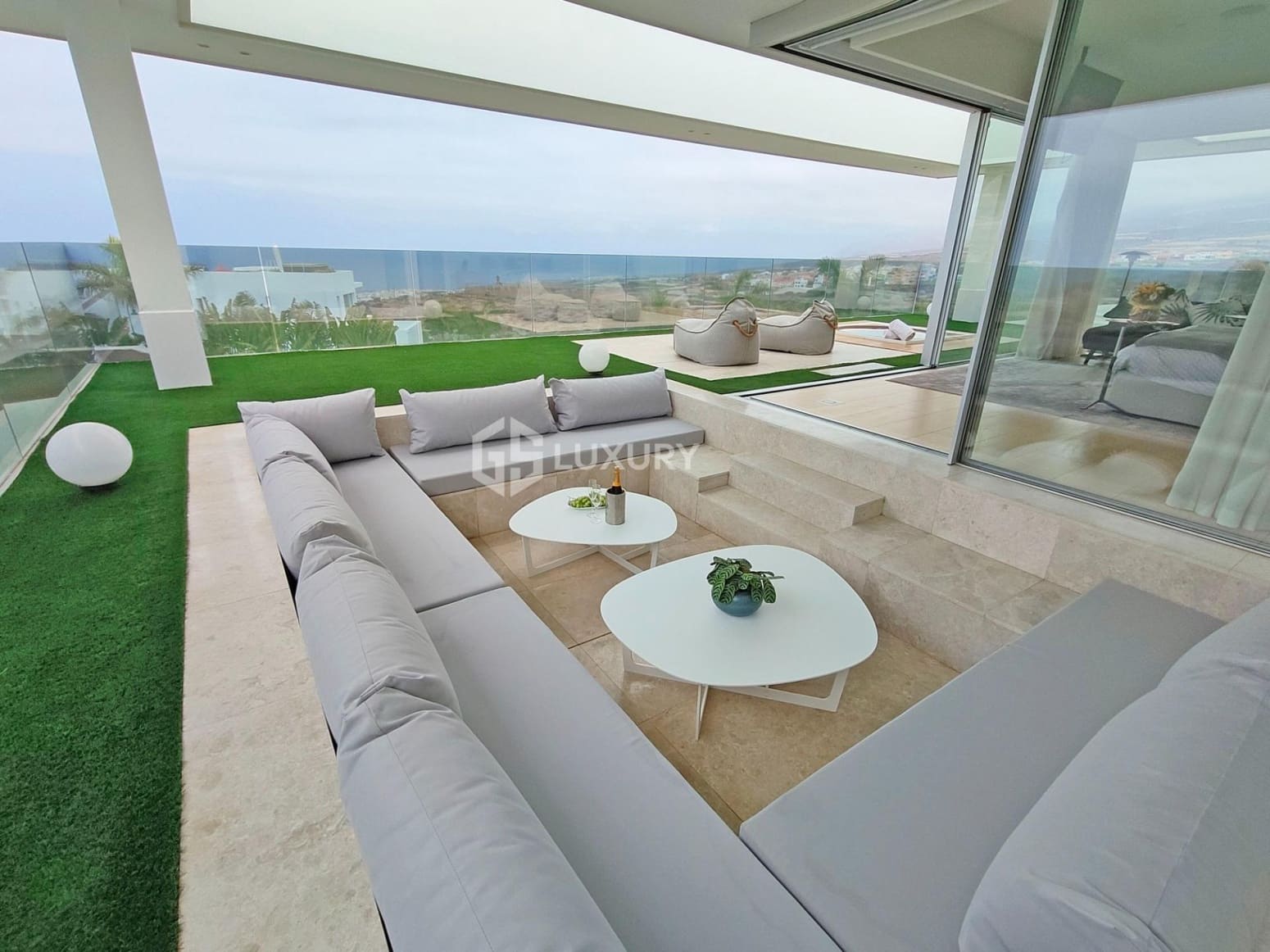 6 bedroom Villa for sale in Guia de Isora with garage - € 8,500,000 (Ref: 9676087)