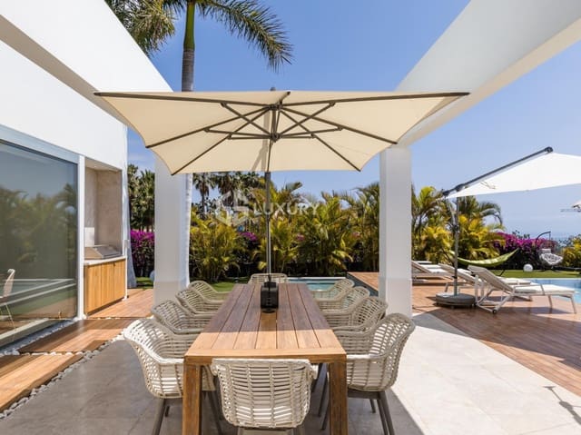 6 bedroom Villa for sale in Guía de Isora with garage - € 8,500,000 (Ref: 9676087)