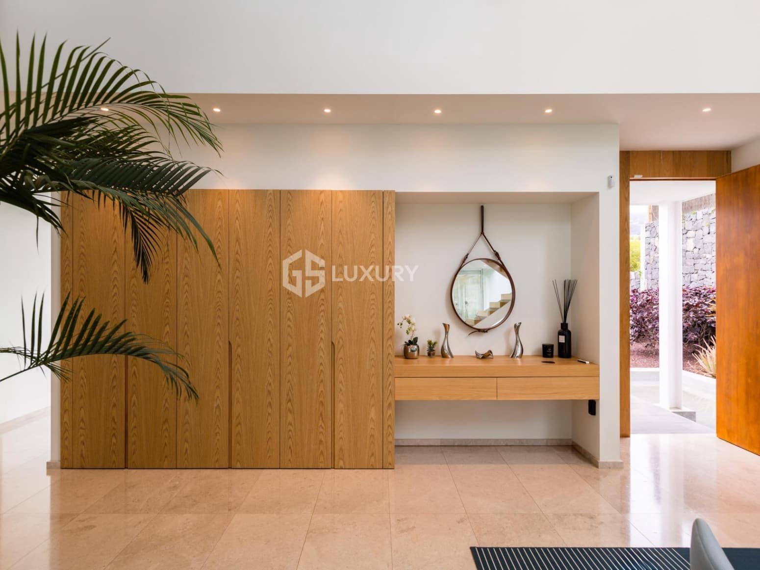 6 bedroom Villa for sale in Guia de Isora with garage - € 8,500,000 (Ref: 9676087)