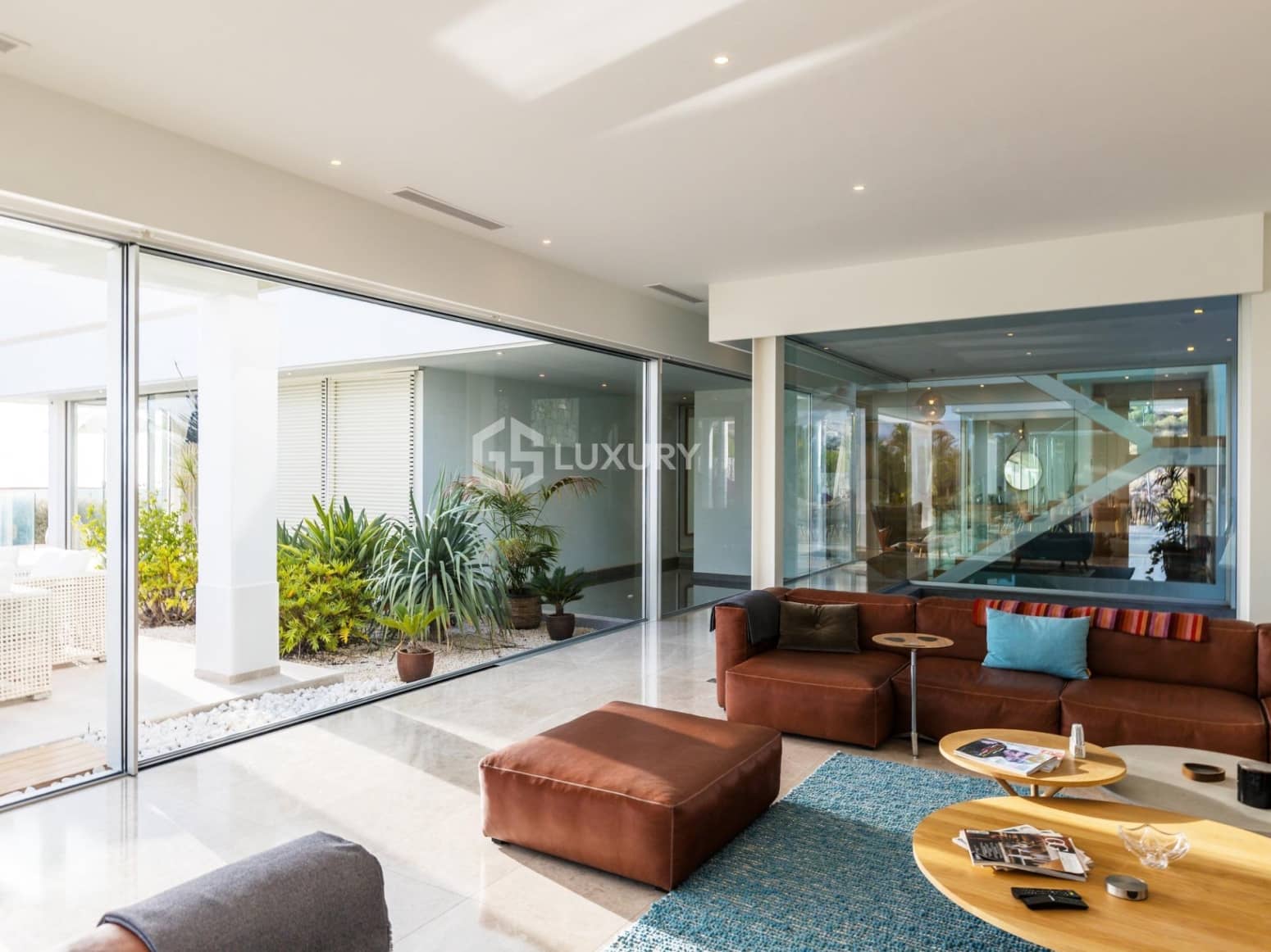 6 bedroom Villa for sale in Guia de Isora with garage - € 8,500,000 (Ref: 9676087)