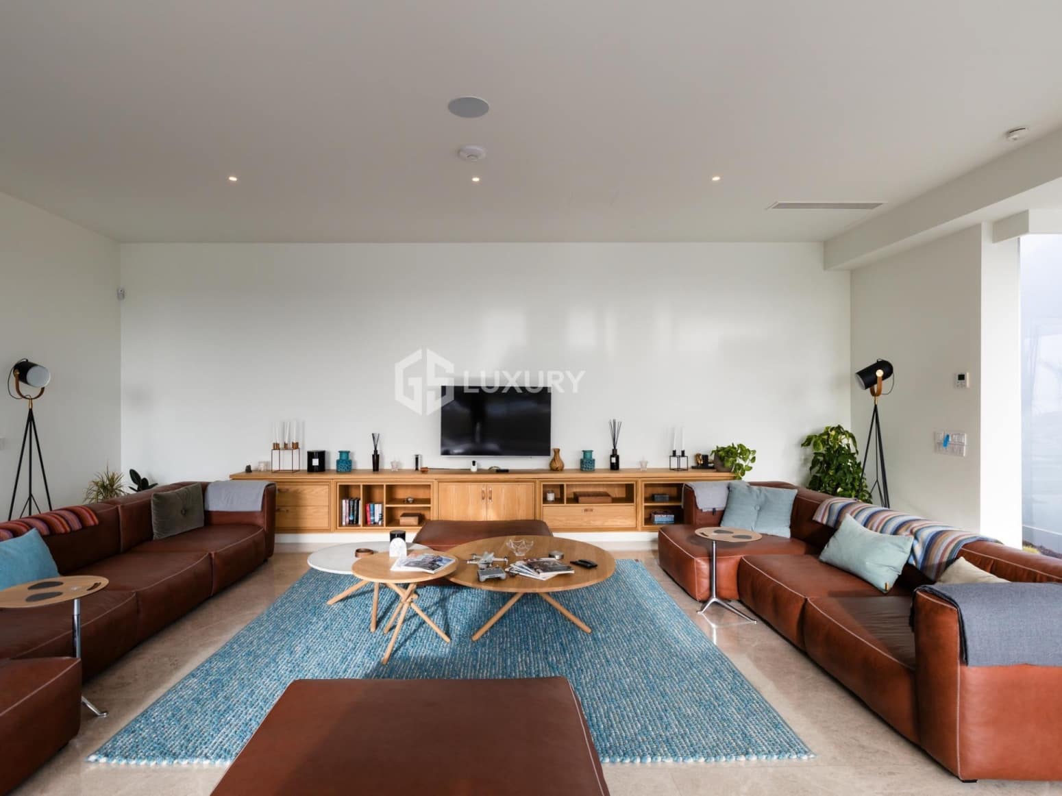 6 bedroom Villa for sale in Guia de Isora with garage - € 8,500,000 (Ref: 9676087)