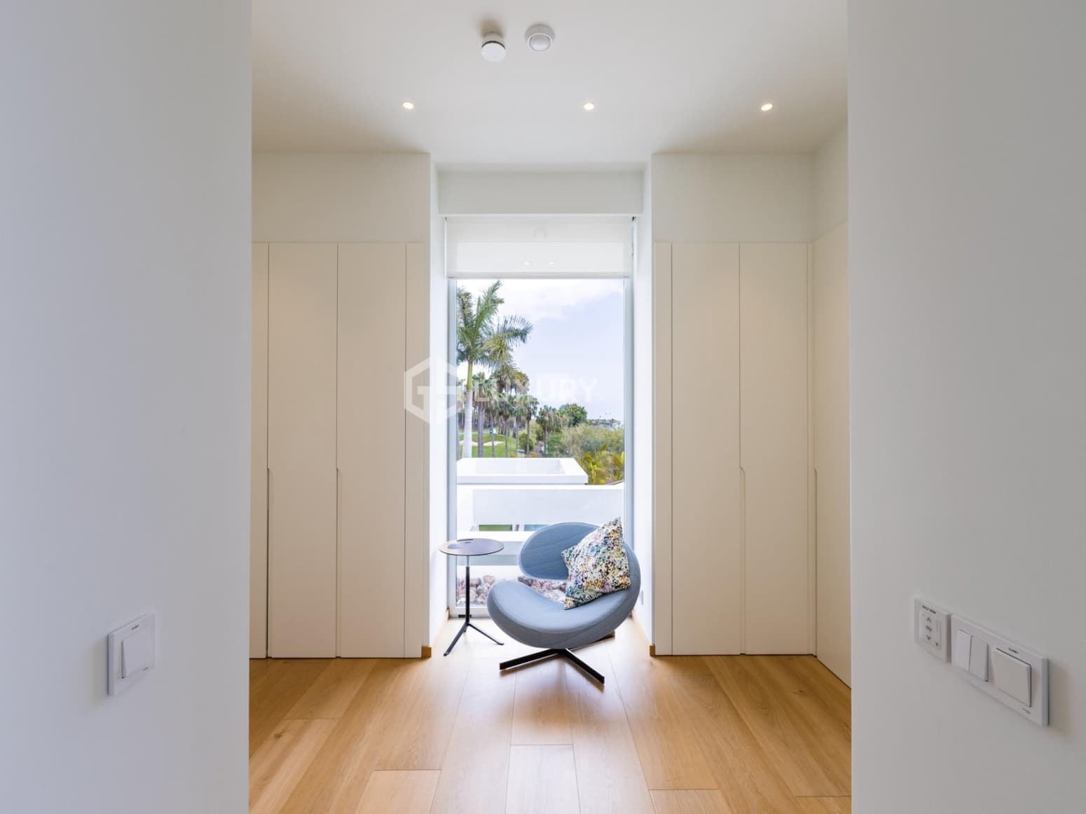 6 bedroom Villa for sale in Guia de Isora with garage - € 8,500,000 (Ref: 9676087)