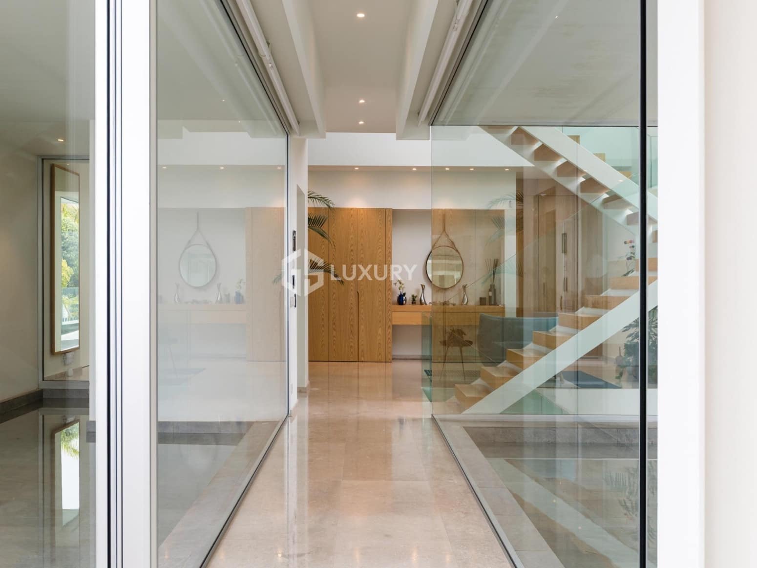 6 bedroom Villa for sale in Guia de Isora with garage - € 8,500,000 (Ref: 9676087)