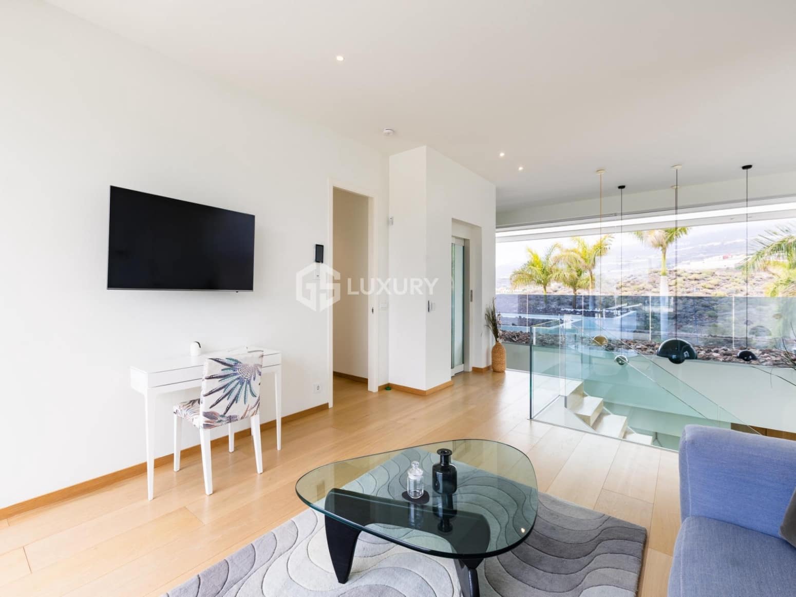 6 bedroom Villa for sale in Guia de Isora with garage - € 8,500,000 (Ref: 9676087)