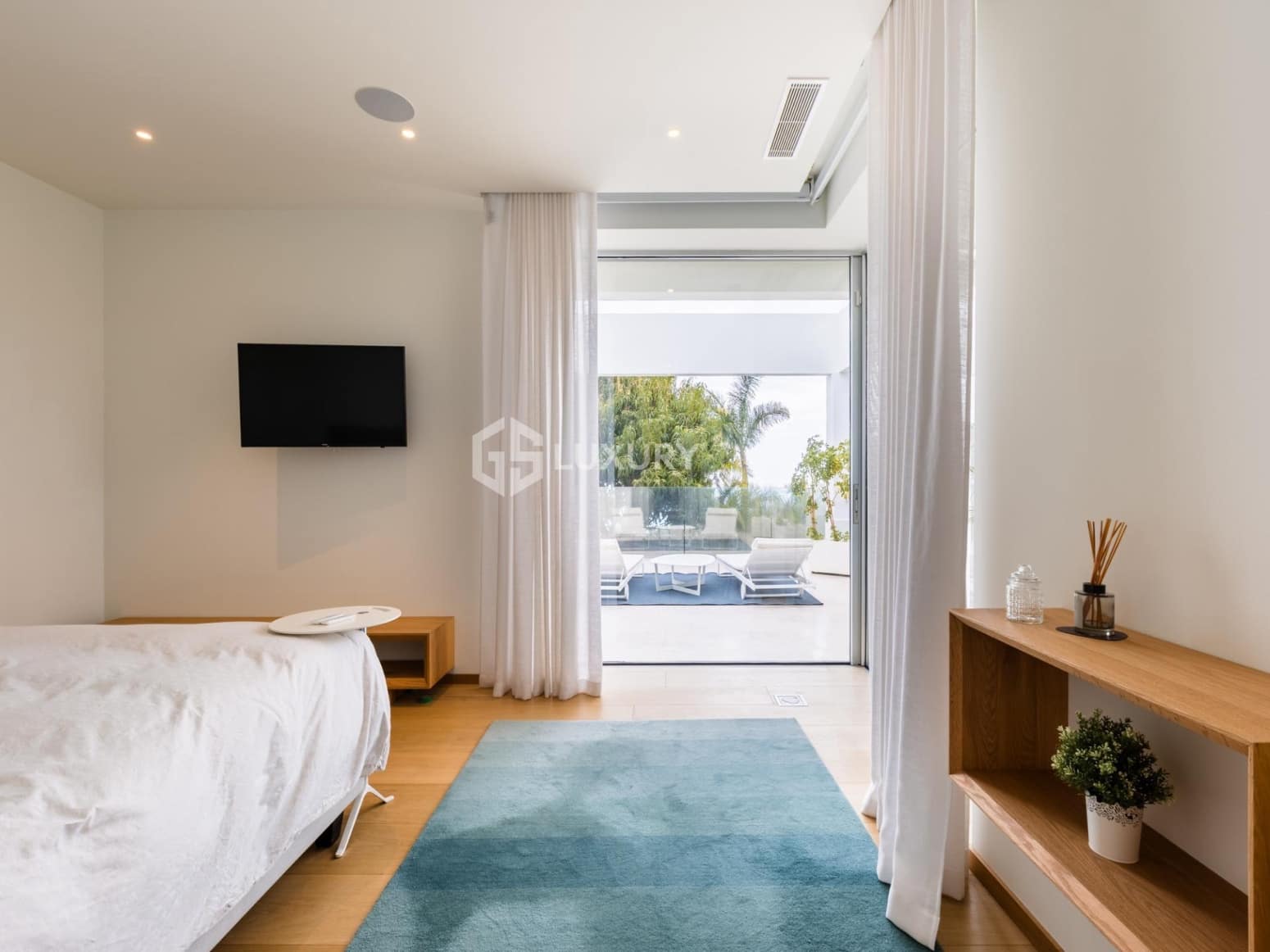 6 bedroom Villa for sale in Guia de Isora with garage - € 8,500,000 (Ref: 9676087)