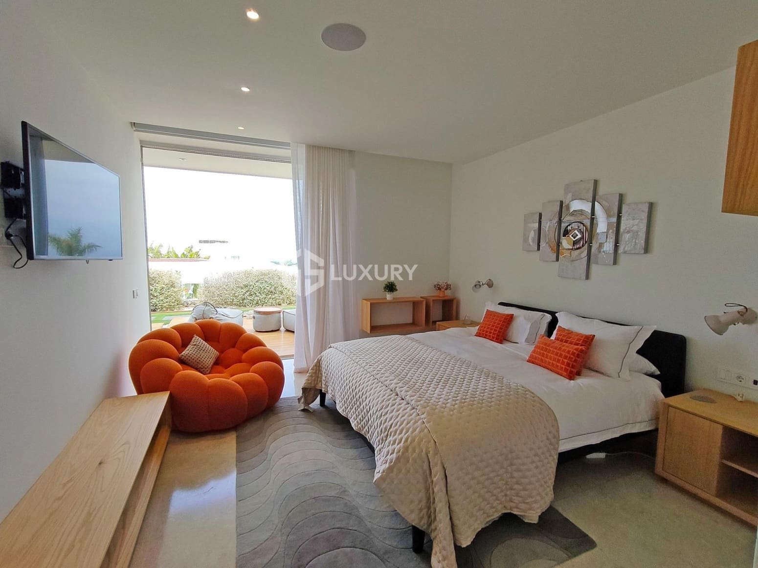 6 bedroom Villa for sale in Guia de Isora with garage - € 8,500,000 (Ref: 9676087)