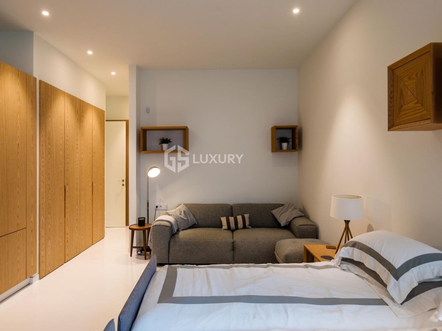 6 bedroom Villa for sale in Guia de Isora with garage - € 8,500,000 (Ref: 9676087)