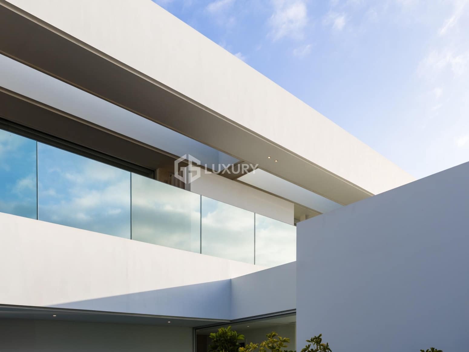 6 bedroom Villa for sale in Guia de Isora with garage - € 8,500,000 (Ref: 9676087)