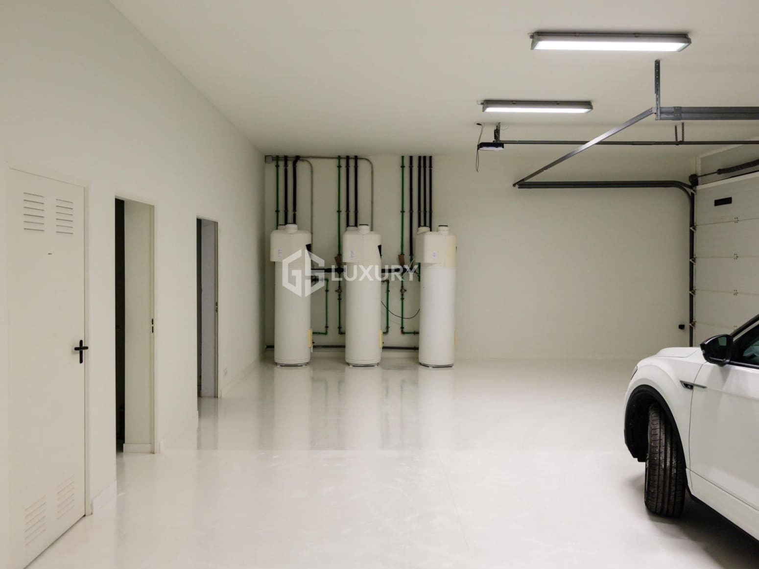 6 bedroom Villa for sale in Guia de Isora with garage - € 8,500,000 (Ref: 9676087)