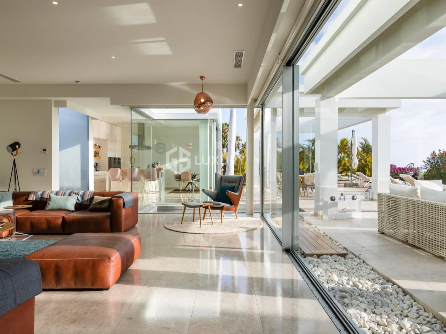 6 bedroom Villa for sale in Guia de Isora with garage - € 8,500,000 (Ref: 9676087)