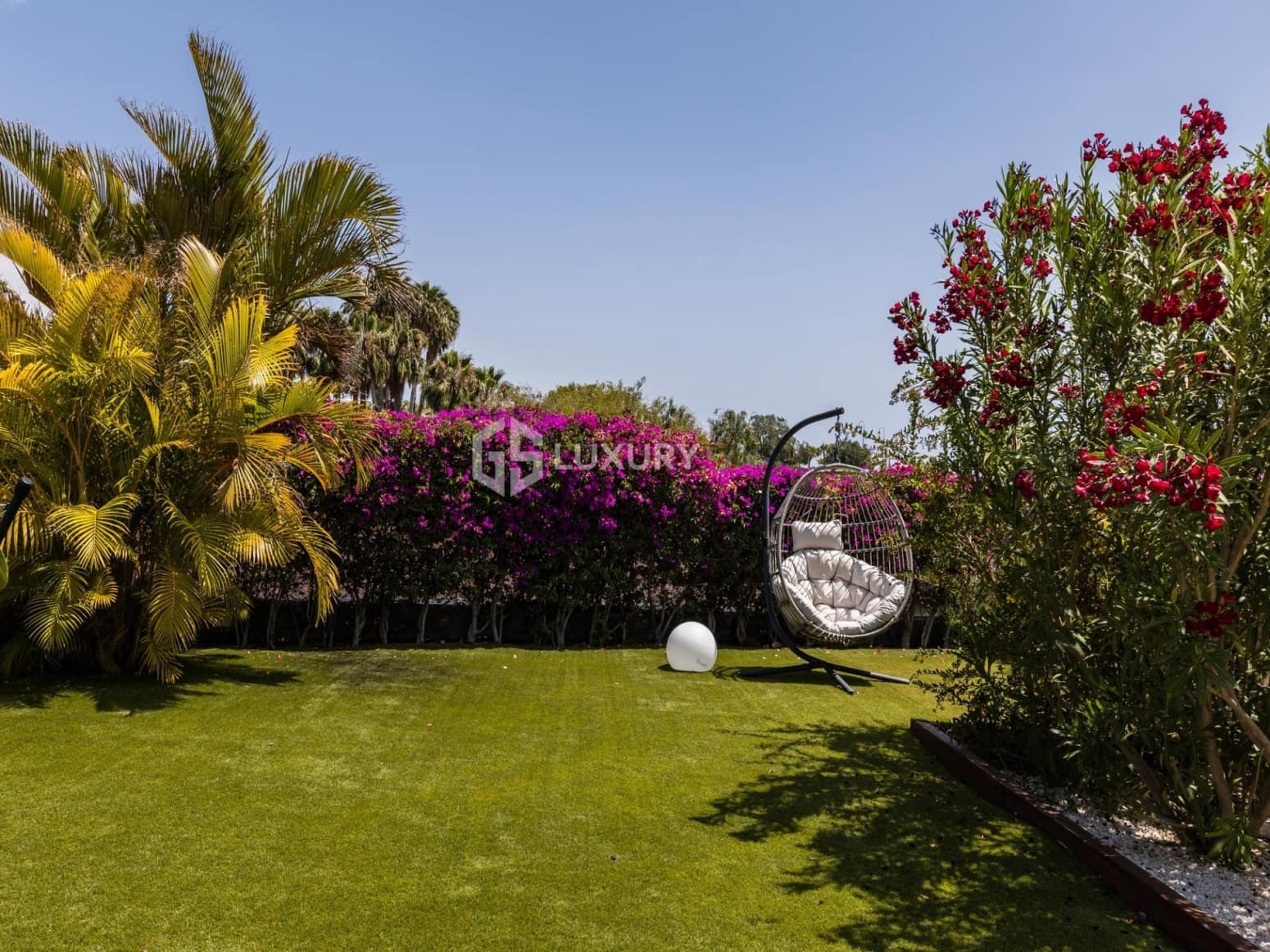 6 bedroom Villa for sale in Guia de Isora with garage - € 8,500,000 (Ref: 9676087)