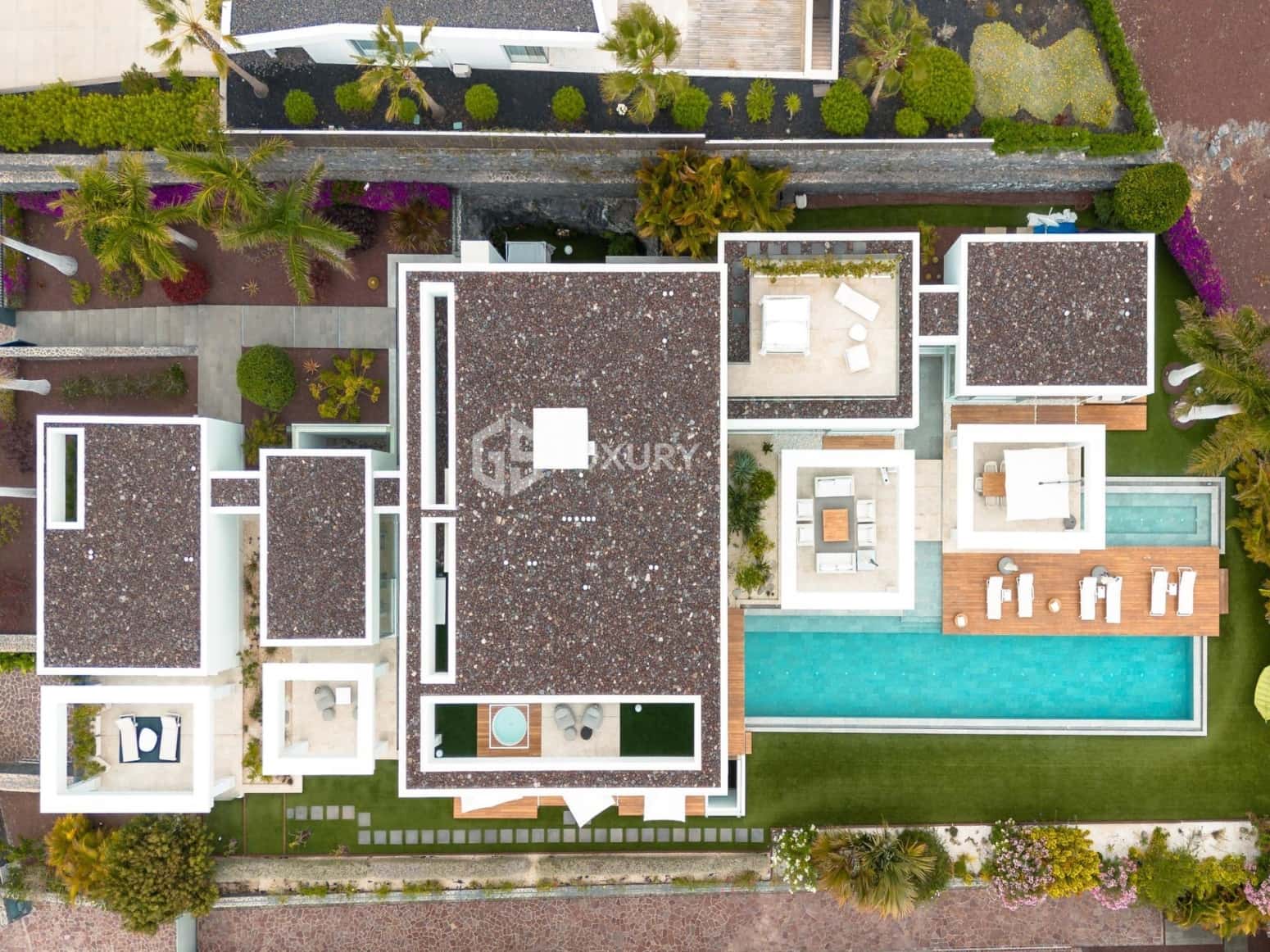 6 bedroom Villa for sale in Guia de Isora with garage - € 8,500,000 (Ref: 9676087)