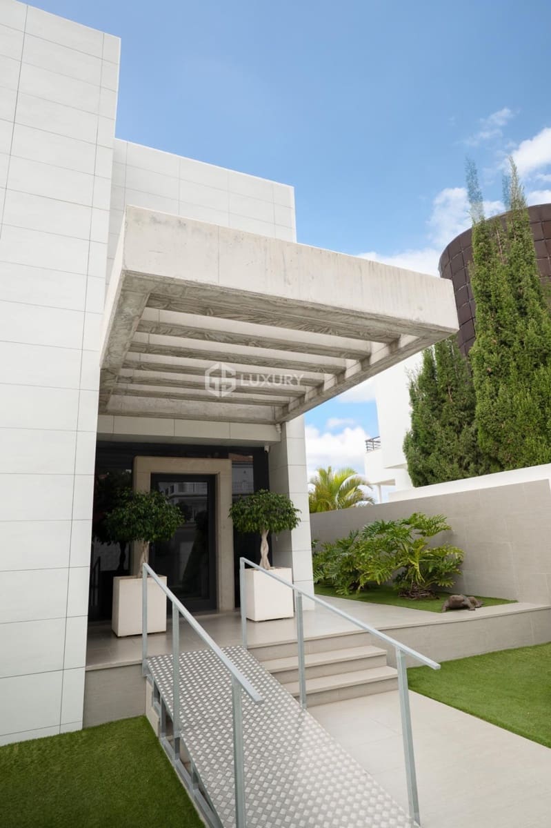 Chalet de 5 habitaciones en Adeje en venta con garaje - 2.950.000 € (Ref: 9676090)