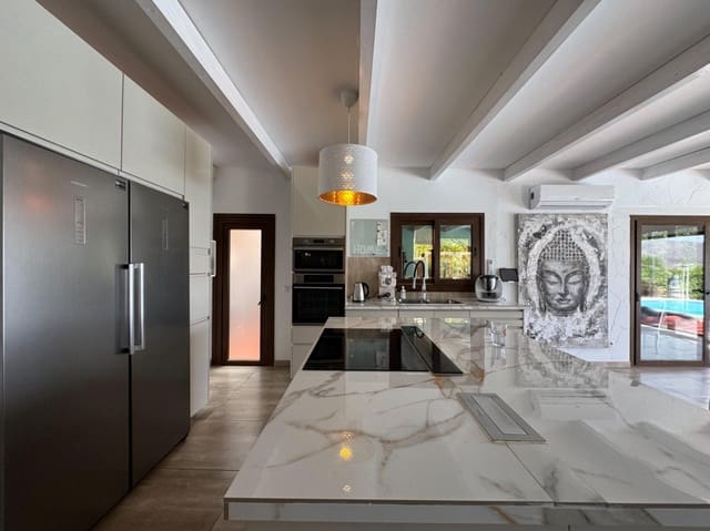 5 bedroom Villa for sale in Tuineje with garage - € 969,000 (Ref: 9676093)