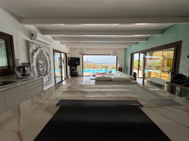 5 bedroom Villa for sale in Tuineje with garage - € 969,000 (Ref: 9676093)