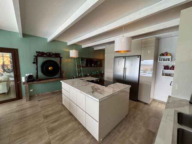 5 bedroom Villa for sale in Tuineje with garage - € 969,000 (Ref: 9676093)