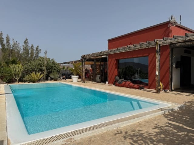 5 bedroom Villa for sale in Tuineje with garage - € 969,000 (Ref: 9676093)