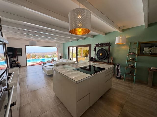 5 bedroom Villa for sale in Tuineje with garage - € 969,000 (Ref: 9676093)