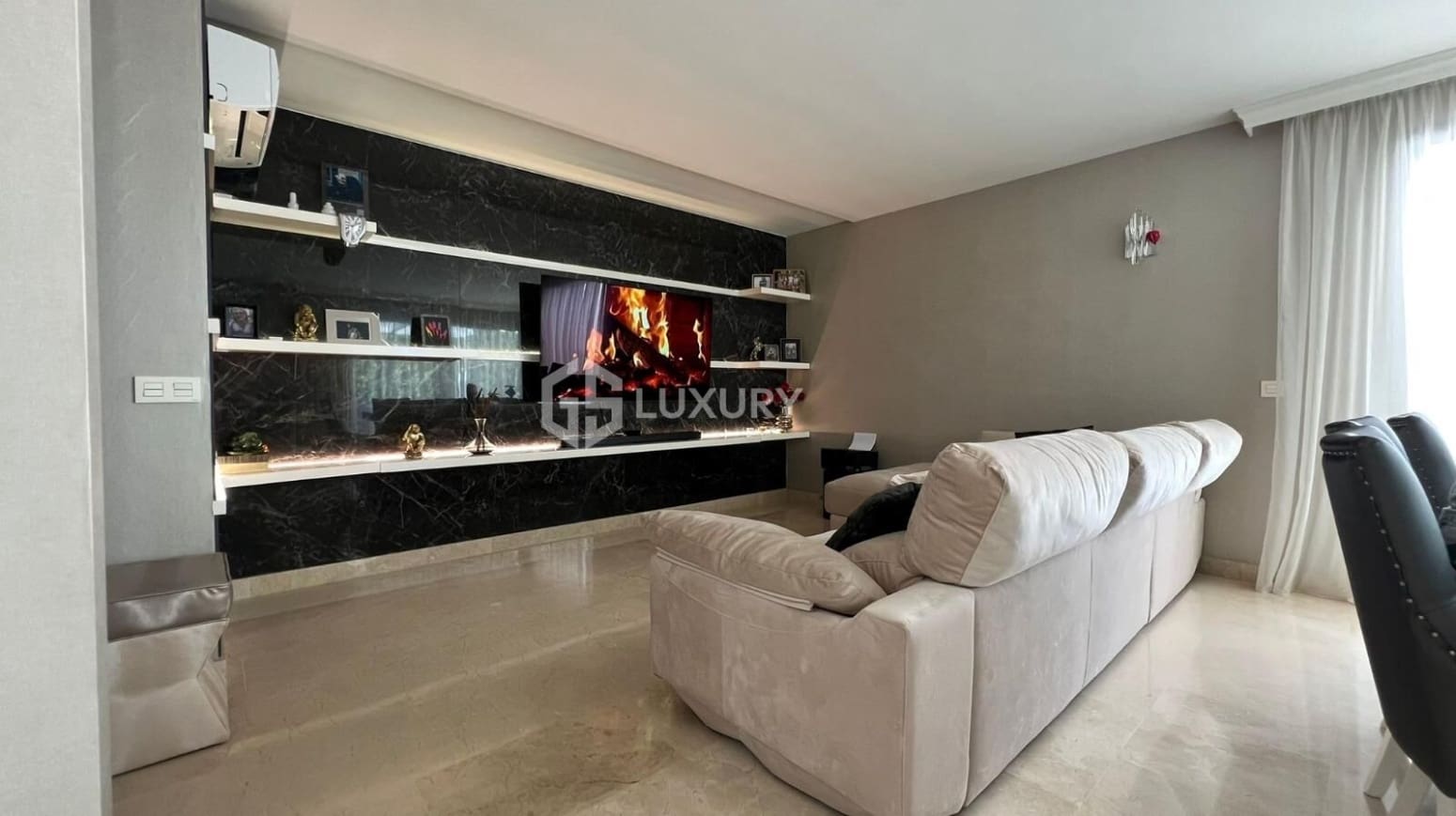 2 makuuhuone Asunto myytävänä paikassa Adeje mukana 
autotalli - 949 000 € (Ref: 9676095)