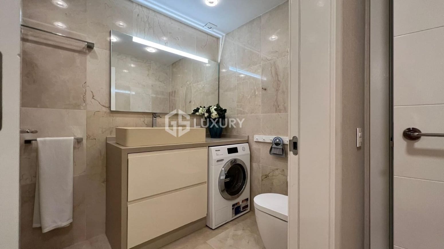 2 makuuhuone Asunto myytävänä paikassa Adeje mukana 
autotalli - 949 000 € (Ref: 9676095)