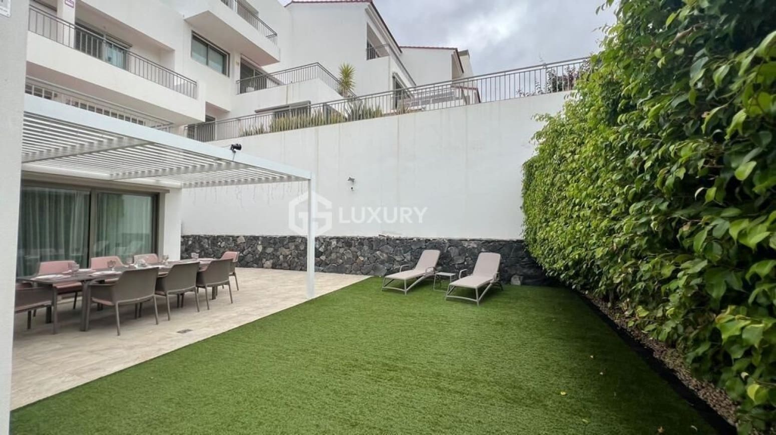 2 makuuhuone Asunto myytävänä paikassa Adeje mukana 
autotalli - 949 000 € (Ref: 9676095)