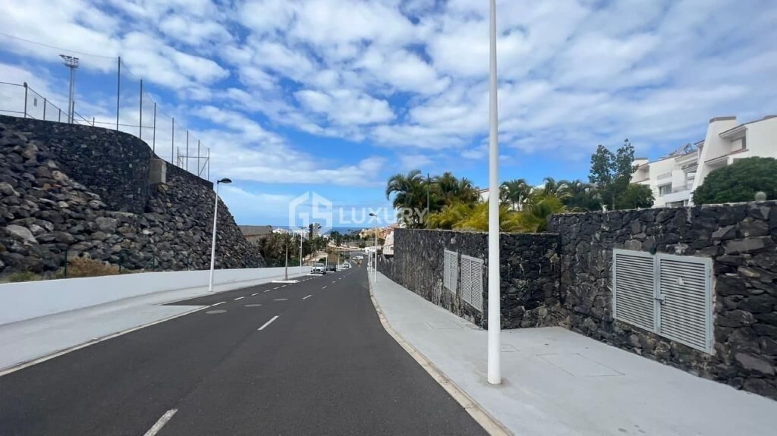 2 makuuhuone Asunto myytävänä paikassa Adeje mukana 
autotalli - 949 000 € (Ref: 9676095)