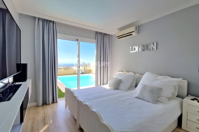 3 makuuhuone Huvila myytävänä paikassa Playa de Fañabé Alto, Adeje mukana 
autotalli - 1 095 000 € (Ref: 9676096)