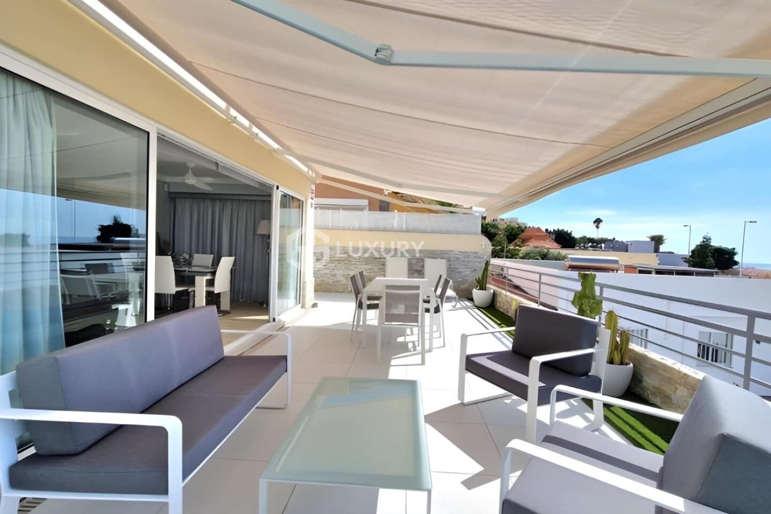 3 Zimmer Villa zu verkaufen in Adeje mit Garage - 1.095.000 € (Ref: 9676096)