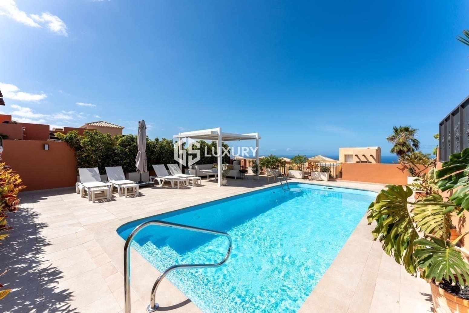 4 Zimmer Villa zu vermieten in Adeje mit Garage - 10.000 € (Ref: 9676097)