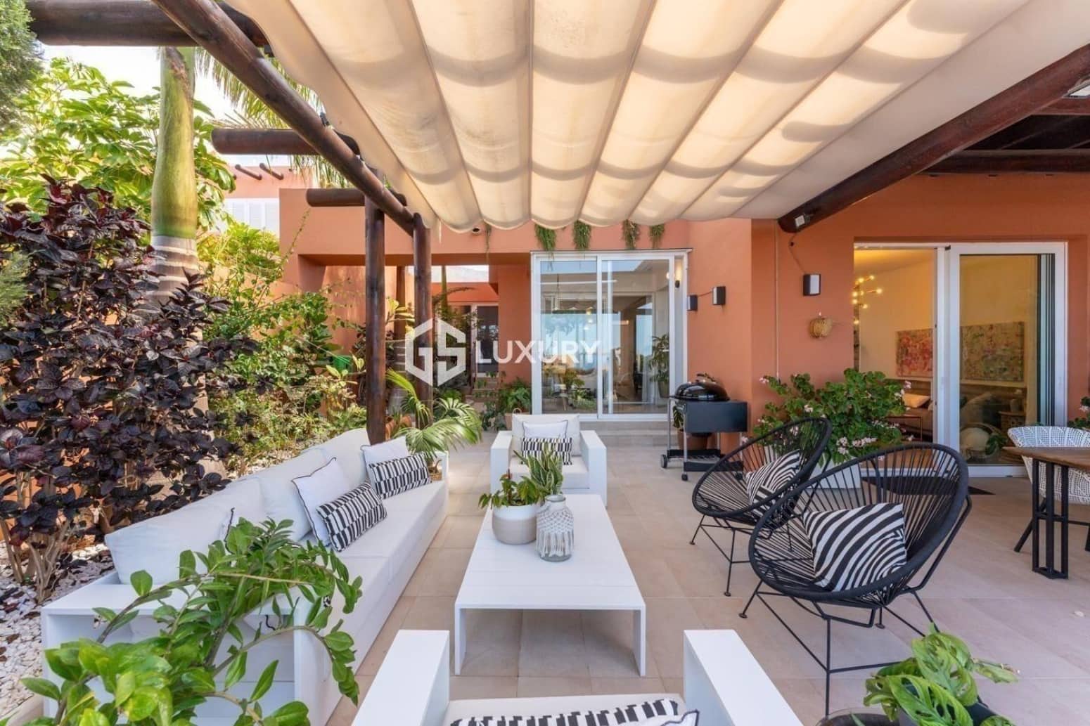 4 Zimmer Villa zu vermieten in Adeje mit Garage - 10.000 € (Ref: 9676097)