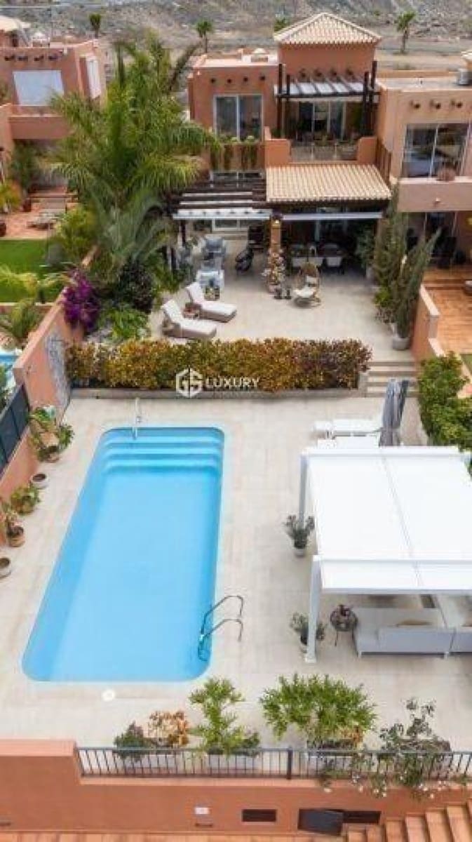 4 Zimmer Villa zu vermieten in Adeje mit Garage - 10.000 € (Ref: 9676097)