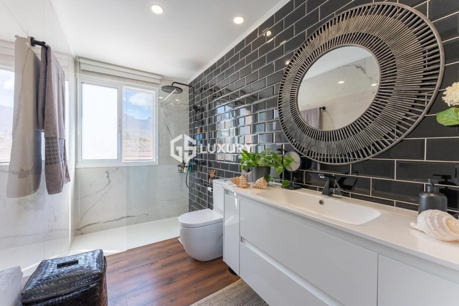 4 Zimmer Villa zu vermieten in Adeje mit Garage - 10.000 € (Ref: 9676097)