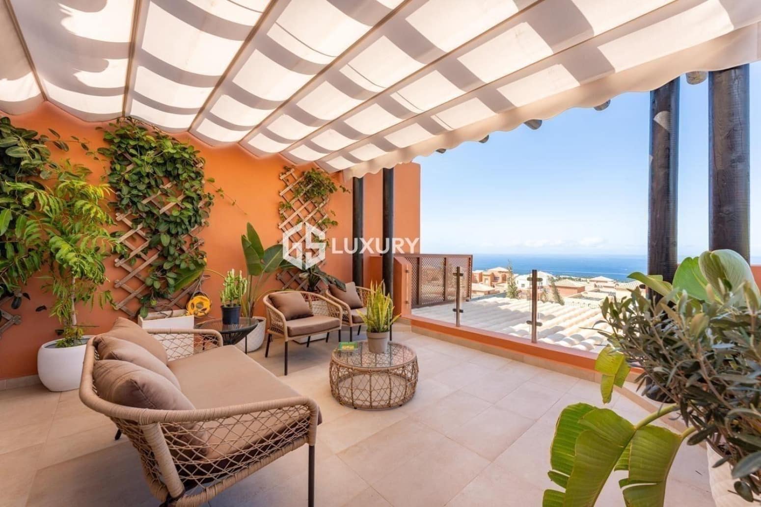 4 Zimmer Villa zu vermieten in Adeje mit Garage - 10.000 € (Ref: 9676097)